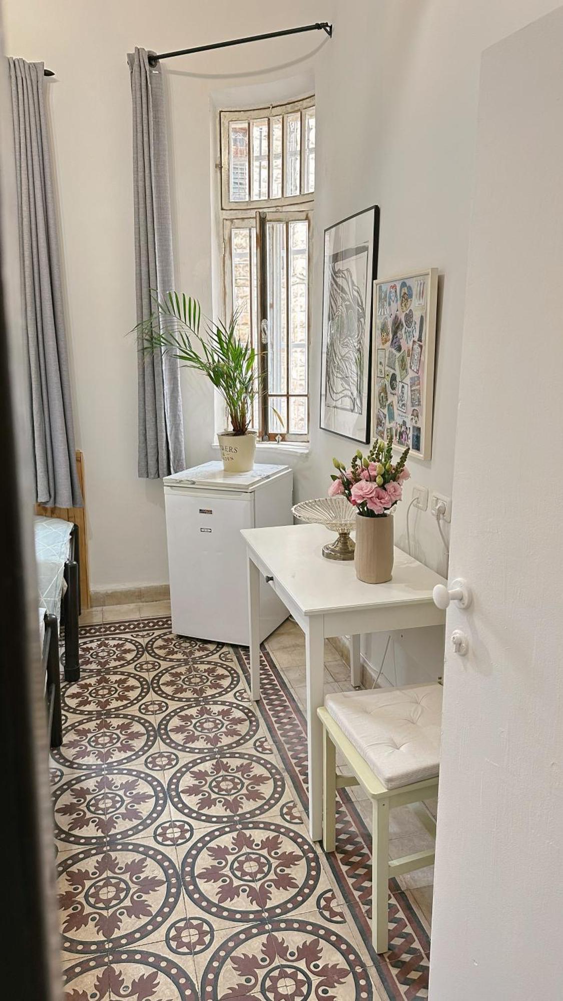 Dream House Art Hostel Garden And Terrace Haifa Bagian luar foto