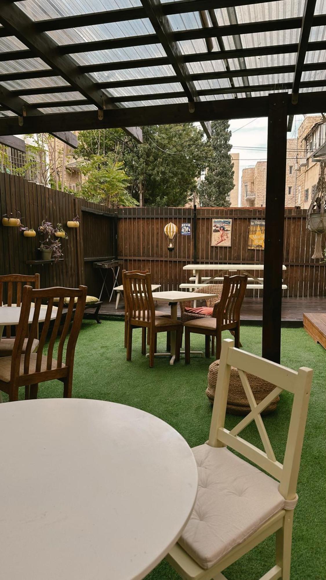 Dream House Art Hostel Garden And Terrace Haifa Bagian luar foto
